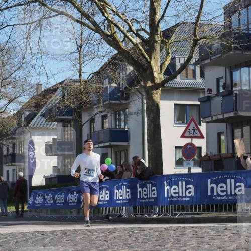 06.04.2025 - 44. Internationalen Wilhelmsburger Insellauf Luisa Fischer http://msf.ph/oto/7577060 06.04.2025 10:43:16 Ziel 3827 meine-sportfotos.de