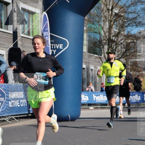06.04.2025 - 44. Internationalen Wilhelmsburger Insellauf A. Gomolzig http://msf.ph/oto/7577079 06.04.2025 10:31:51 Ziel 3413, 3962, 4057, 4223, 4271, 4484, 4497 meine-sportfotos.de