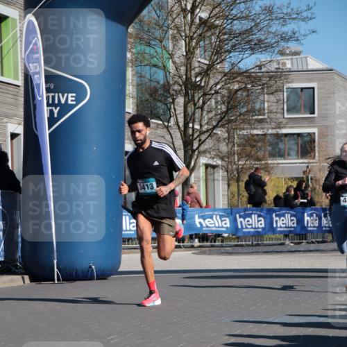 06.04.2025 - 44. Internationalen Wilhelmsburger Insellauf A. Gomolzig http://msf.ph/oto/7577155 06.04.2025 10:31:48 Ziel 3413, 3962, 4057, 4223, 4271, 4497 meine-sportfotos.de