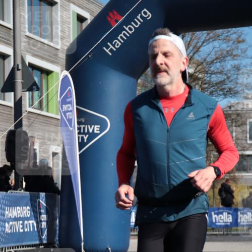 06.04.2025 - 44. Internationalen Wilhelmsburger Insellauf A. Gomolzig http://msf.ph/oto/7577158 06.04.2025 10:31:40 Ziel 3019, 3338 meine-sportfotos.de