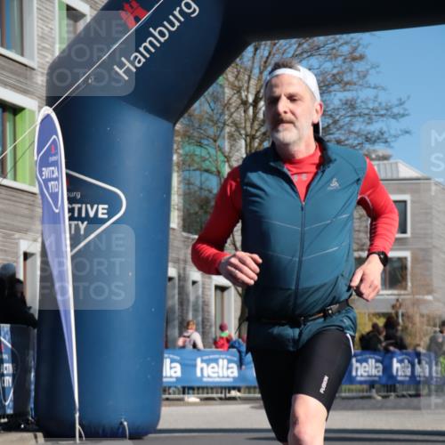 06.04.2025 - 44. Internationalen Wilhelmsburger Insellauf A. Gomolzig http://msf.ph/oto/7577162 06.04.2025 10:31:39 Ziel 3019, 3338 meine-sportfotos.de