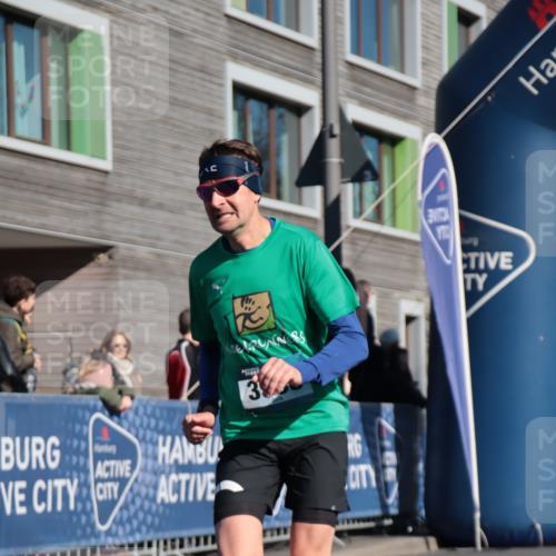 06.04.2025 - 44. Internationalen Wilhelmsburger Insellauf A. Gomolzig http://msf.ph/oto/7577176 06.04.2025 10:31:38 Ziel 3019, 3338 meine-sportfotos.de