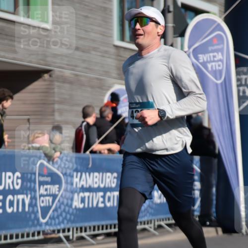 06.04.2025 - 44. Internationalen Wilhelmsburger Insellauf A. Gomolzig http://msf.ph/oto/7577205 06.04.2025 10:31:31 Ziel 3338, 3542, 3976, 4298 meine-sportfotos.de