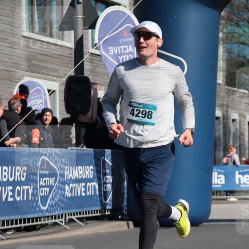 06.04.2025 - 44. Internationalen Wilhelmsburger Insellauf A. Gomolzig http://msf.ph/oto/7577211 06.04.2025 10:31:30 Ziel 3542, 3976, 4298 meine-sportfotos.de