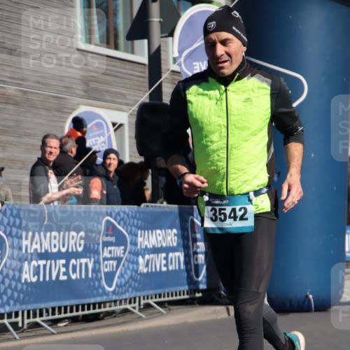 06.04.2025 - 44. Internationalen Wilhelmsburger Insellauf A. Gomolzig http://msf.ph/oto/7577246 06.04.2025 10:31:27 Ziel 3445, 3542, 3976, 4298, 5025 meine-sportfotos.de