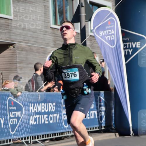 06.04.2025 - 44. Internationalen Wilhelmsburger Insellauf A. Gomolzig http://msf.ph/oto/7577272 06.04.2025 10:31:26 Ziel 3445, 3542, 3976, 4298, 5025 meine-sportfotos.de