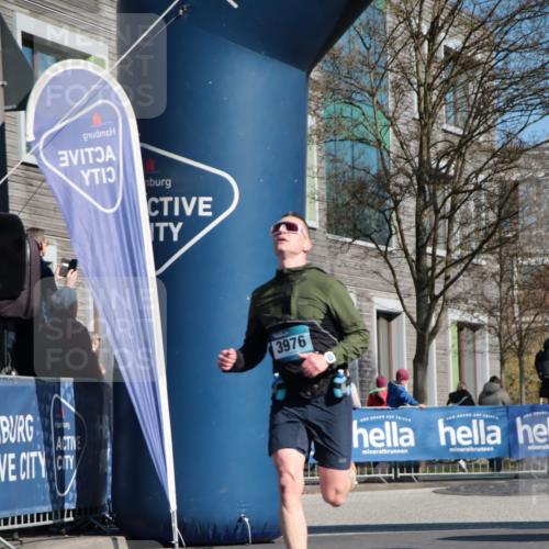 06.04.2025 - 44. Internationalen Wilhelmsburger Insellauf A. Gomolzig http://msf.ph/oto/7577296 06.04.2025 10:31:25 Ziel 3445, 3542, 3976, 4298, 5025 meine-sportfotos.de