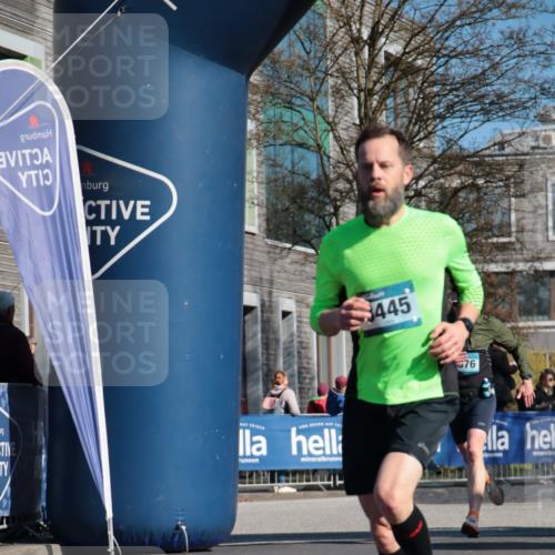 06.04.2025 - 44. Internationalen Wilhelmsburger Insellauf A. Gomolzig http://msf.ph/oto/7577300 06.04.2025 10:31:24 Ziel 3445, 3542, 3976, 4298, 5025 meine-sportfotos.de
