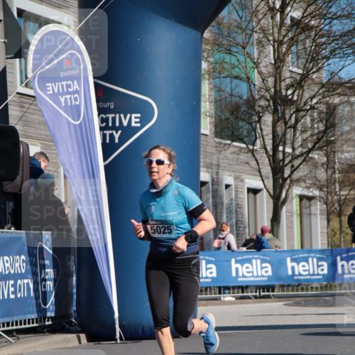 06.04.2025 - 44. Internationalen Wilhelmsburger Insellauf A. Gomolzig http://msf.ph/oto/7577320 06.04.2025 10:31:23 Ziel 3445, 3542, 3976, 4584, 5025 meine-sportfotos.de