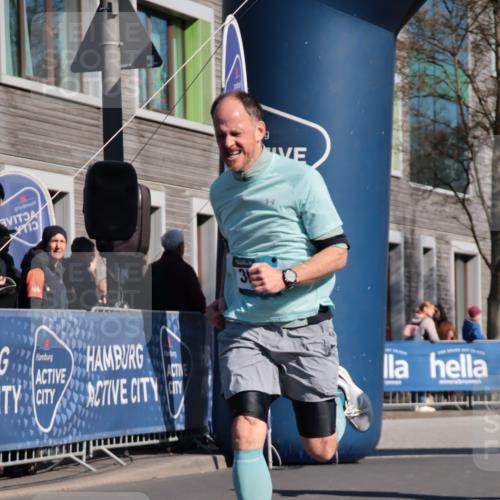 06.04.2025 - 44. Internationalen Wilhelmsburger Insellauf A. Gomolzig http://msf.ph/oto/7577349 06.04.2025 10:31:17 Ziel 3132, 3623, 4584, 5052 meine-sportfotos.de