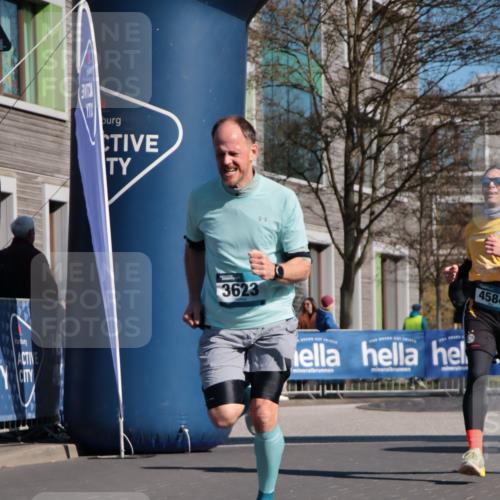 06.04.2025 - 44. Internationalen Wilhelmsburger Insellauf A. Gomolzig http://msf.ph/oto/7577358 06.04.2025 10:31:17 Ziel 3132, 3623, 4584, 5052 meine-sportfotos.de