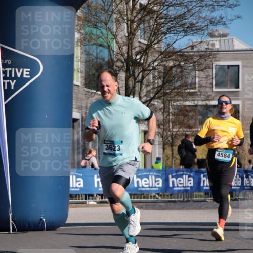 06.04.2025 - 44. Internationalen Wilhelmsburger Insellauf A. Gomolzig http://msf.ph/oto/7577366 06.04.2025 10:31:17 Ziel 3132, 3623, 4584, 5052 meine-sportfotos.de