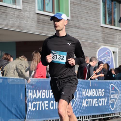 06.04.2025 - 44. Internationalen Wilhelmsburger Insellauf A. Gomolzig http://msf.ph/oto/7577371 06.04.2025 10:31:13 Ziel 3132, 3623, 4584, 5052 meine-sportfotos.de