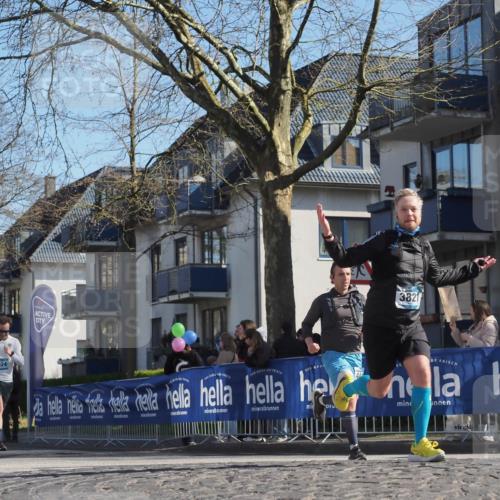 06.04.2025 - 44. Internationalen Wilhelmsburger Insellauf Luisa Fischer http://msf.ph/oto/7577390 06.04.2025 10:43:24 Ziel 3735, 3924, 3821 meine-sportfotos.de