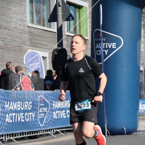 06.04.2025 - 44. Internationalen Wilhelmsburger Insellauf A. Gomolzig http://msf.ph/oto/7577408 06.04.2025 10:31:02 Ziel 3323 meine-sportfotos.de