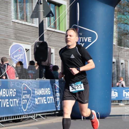 06.04.2025 - 44. Internationalen Wilhelmsburger Insellauf A. Gomolzig http://msf.ph/oto/7577412 06.04.2025 10:31:02 Ziel 3323 meine-sportfotos.de