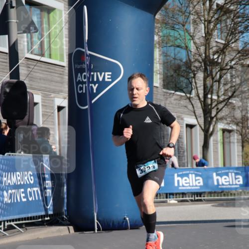 06.04.2025 - 44. Internationalen Wilhelmsburger Insellauf A. Gomolzig http://msf.ph/oto/7577425 06.04.2025 10:31:02 Ziel 3323 meine-sportfotos.de