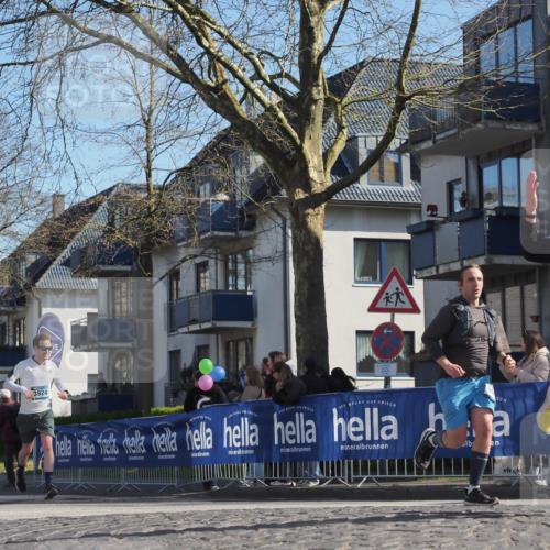 06.04.2025 - 44. Internationalen Wilhelmsburger Insellauf Luisa Fischer http://msf.ph/oto/7577426 06.04.2025 10:43:24 Ziel 735, 3924, 16, 3821 meine-sportfotos.de
