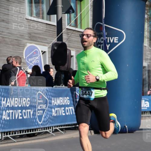 06.04.2025 - 44. Internationalen Wilhelmsburger Insellauf A. Gomolzig http://msf.ph/oto/7577439 06.04.2025 10:30:56 Ziel 3447, 3939, 4546 meine-sportfotos.de