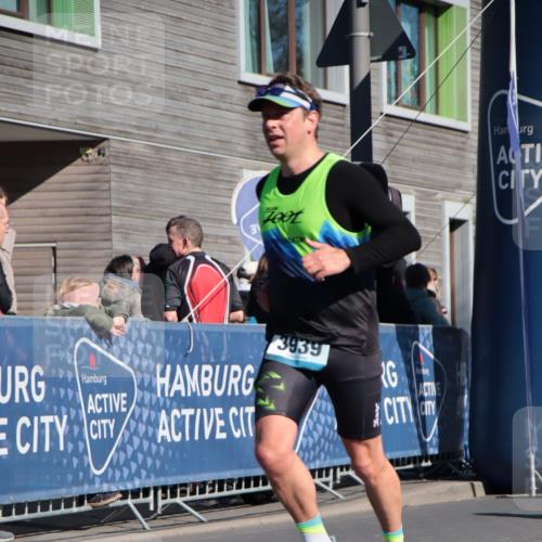 06.04.2025 - 44. Internationalen Wilhelmsburger Insellauf A. Gomolzig http://msf.ph/oto/7577461 06.04.2025 10:30:55 Ziel 3447, 3699, 3939, 4546 meine-sportfotos.de