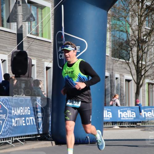 06.04.2025 - 44. Internationalen Wilhelmsburger Insellauf A. Gomolzig http://msf.ph/oto/7577478 06.04.2025 10:30:54 Ziel 3447, 3699, 3939, 4546 meine-sportfotos.de