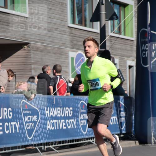 06.04.2025 - 44. Internationalen Wilhelmsburger Insellauf A. Gomolzig http://msf.ph/oto/7577530 06.04.2025 10:30:51 Ziel 3447, 3699, 3939, 4546 meine-sportfotos.de