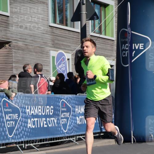 06.04.2025 - 44. Internationalen Wilhelmsburger Insellauf A. Gomolzig http://msf.ph/oto/7577536 06.04.2025 10:30:50 Ziel 3447, 3699, 3939, 4472, 4546 meine-sportfotos.de