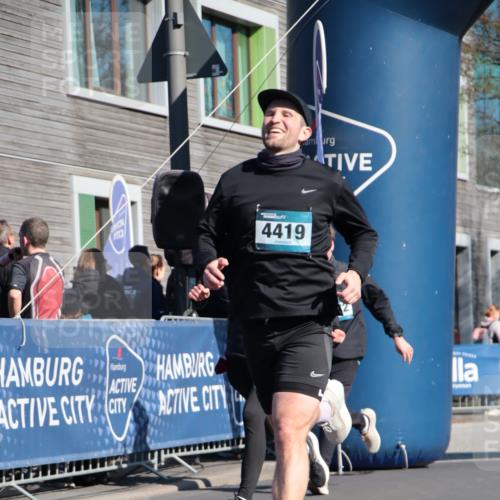 06.04.2025 - 44. Internationalen Wilhelmsburger Insellauf A. Gomolzig http://msf.ph/oto/7577555 06.04.2025 10:30:44 Ziel 3400, 3699, 4370, 4419, 4471, 4472 meine-sportfotos.de