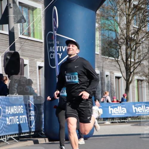 06.04.2025 - 44. Internationalen Wilhelmsburger Insellauf A. Gomolzig http://msf.ph/oto/7577565 06.04.2025 10:30:44 Ziel 3400, 3699, 4370, 4419, 4471, 4472 meine-sportfotos.de