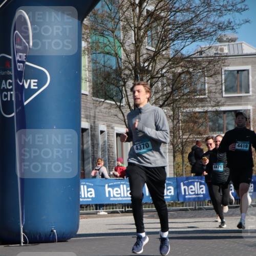 06.04.2025 - 44. Internationalen Wilhelmsburger Insellauf A. Gomolzig http://msf.ph/oto/7577594 06.04.2025 10:30:42 Ziel 3400, 3727, 3742, 4370, 4419, 4459, 4471, 4472 meine-sportfotos.de