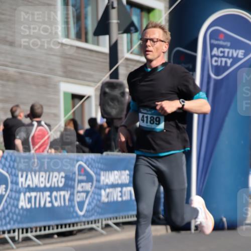 06.04.2025 - 44. Internationalen Wilhelmsburger Insellauf A. Gomolzig http://msf.ph/oto/7577672 06.04.2025 10:30:34 Ziel 3400, 3721, 3727, 3742, 4189, 4459 meine-sportfotos.de