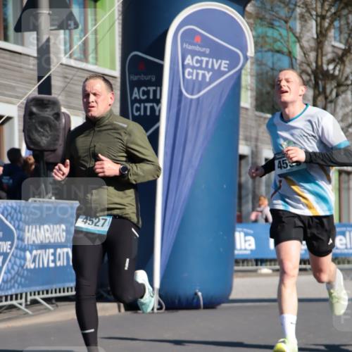 06.04.2025 - 44. Internationalen Wilhelmsburger Insellauf A. Gomolzig http://msf.ph/oto/7577774 06.04.2025 10:30:27 Ziel 3297, 3562, 3721, 4527, 4559 meine-sportfotos.de