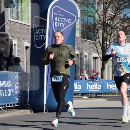 06.04.2025 - 44. Internationalen Wilhelmsburger Insellauf A. Gomolzig http://msf.ph/oto/7577789 06.04.2025 10:30:26 Ziel 3297, 3562, 3721, 4527, 4559 meine-sportfotos.de