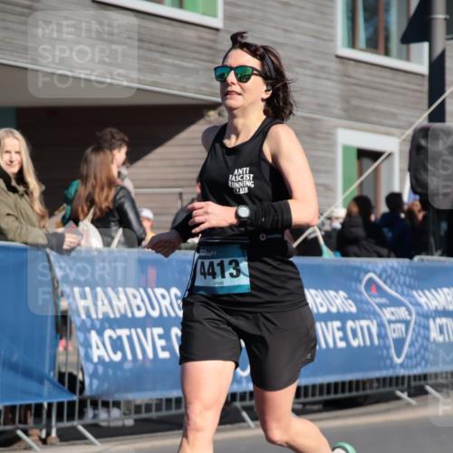06.04.2025 - 44. Internationalen Wilhelmsburger Insellauf A. Gomolzig http://msf.ph/oto/7577846 06.04.2025 10:30:15 Ziel 4030, 4410, 4413, 5102 meine-sportfotos.de