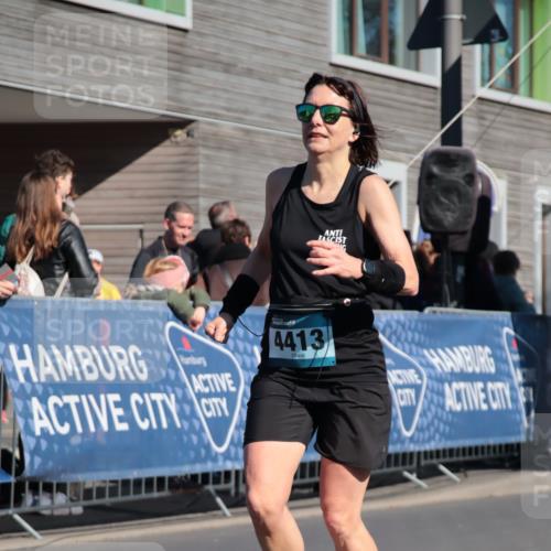06.04.2025 - 44. Internationalen Wilhelmsburger Insellauf A. Gomolzig http://msf.ph/oto/7577850 06.04.2025 10:30:15 Ziel 4030, 4410, 4413, 5102 meine-sportfotos.de