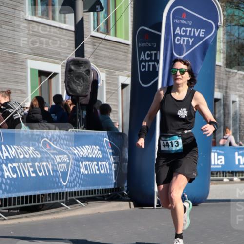 06.04.2025 - 44. Internationalen Wilhelmsburger Insellauf A. Gomolzig http://msf.ph/oto/7577869 06.04.2025 10:30:14 Ziel 4030, 4410, 4413, 5102 meine-sportfotos.de