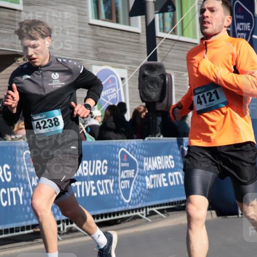 06.04.2025 - 44. Internationalen Wilhelmsburger Insellauf A. Gomolzig http://msf.ph/oto/7577930 06.04.2025 10:29:50 Ziel 3615, 3795, 4121, 4238 meine-sportfotos.de
