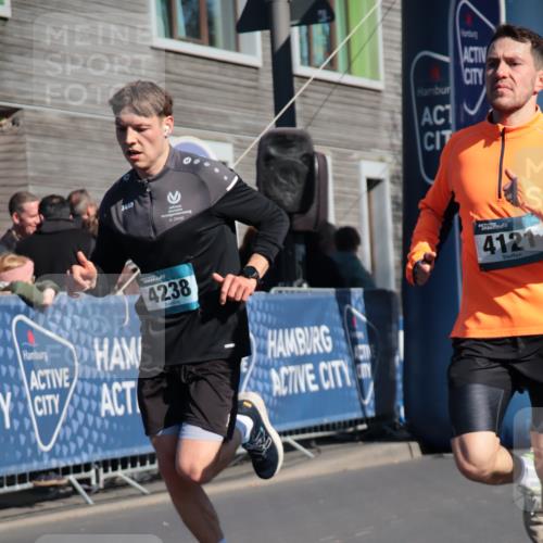 06.04.2025 - 44. Internationalen Wilhelmsburger Insellauf A. Gomolzig http://msf.ph/oto/7577935 06.04.2025 10:29:50 Ziel 3615, 3795, 4121, 4238 meine-sportfotos.de