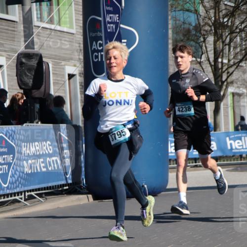 06.04.2025 - 44. Internationalen Wilhelmsburger Insellauf A. Gomolzig http://msf.ph/oto/7577965 06.04.2025 10:29:49 Ziel 3615, 3795, 4121, 4238 meine-sportfotos.de