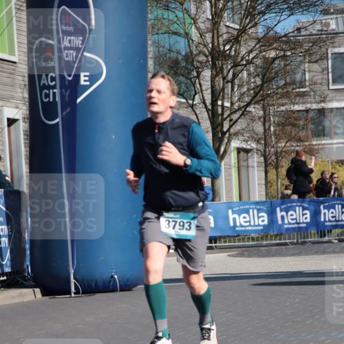 06.04.2025 - 44. Internationalen Wilhelmsburger Insellauf A. Gomolzig http://msf.ph/oto/7578011 06.04.2025 10:29:37 Ziel 3453, 3793, 3808, 4044, 4102, 4347, 5108 meine-sportfotos.de