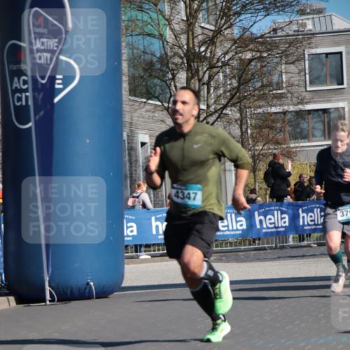 06.04.2025 - 44. Internationalen Wilhelmsburger Insellauf A. Gomolzig http://msf.ph/oto/7578030 06.04.2025 10:29:36 Ziel 3453, 3793, 3808, 4044, 4102, 4135, 4347, 5108 meine-sportfotos.de