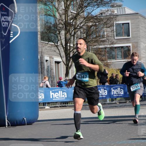 06.04.2025 - 44. Internationalen Wilhelmsburger Insellauf A. Gomolzig http://msf.ph/oto/7578035 06.04.2025 10:29:35 Ziel 3453, 3793, 3808, 4044, 4102, 4135, 4347, 5108 meine-sportfotos.de