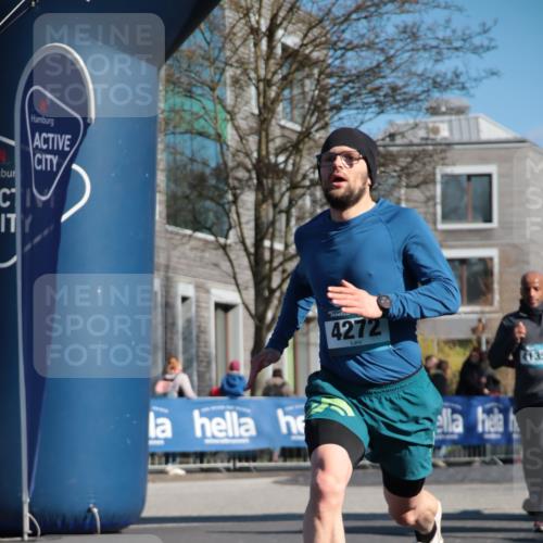 06.04.2025 - 44. Internationalen Wilhelmsburger Insellauf A. Gomolzig http://msf.ph/oto/7578079 06.04.2025 10:29:30 Ziel 3588, 4102, 4135, 4272, 4347 meine-sportfotos.de
