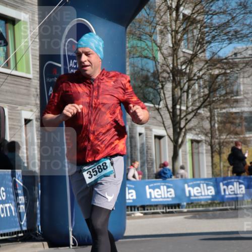 06.04.2025 - 44. Internationalen Wilhelmsburger Insellauf A. Gomolzig http://msf.ph/oto/7578099 06.04.2025 10:29:27 Ziel 3588, 3741, 4102, 4135, 4272 meine-sportfotos.de