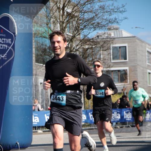 06.04.2025 - 44. Internationalen Wilhelmsburger Insellauf A. Gomolzig http://msf.ph/oto/7578158 06.04.2025 10:29:11 Ziel 3284, 3443, 3611, 5021 meine-sportfotos.de