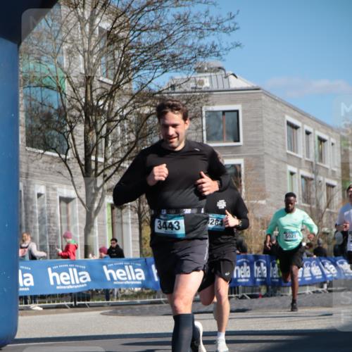 06.04.2025 - 44. Internationalen Wilhelmsburger Insellauf A. Gomolzig http://msf.ph/oto/7578178 06.04.2025 10:29:11 Ziel 3284, 3443, 3611, 5021 meine-sportfotos.de