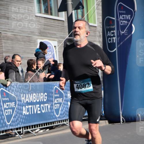 06.04.2025 - 44. Internationalen Wilhelmsburger Insellauf A. Gomolzig http://msf.ph/oto/7578226 06.04.2025 10:28:56 Ziel 4082, 4360, 4385 meine-sportfotos.de