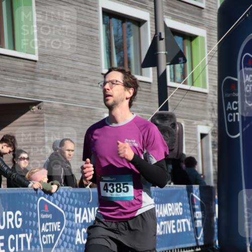 06.04.2025 - 44. Internationalen Wilhelmsburger Insellauf A. Gomolzig http://msf.ph/oto/7578254 06.04.2025 10:28:51 Ziel 4082, 4385 meine-sportfotos.de