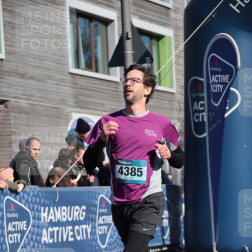 06.04.2025 - 44. Internationalen Wilhelmsburger Insellauf A. Gomolzig http://msf.ph/oto/7578257 06.04.2025 10:28:51 Ziel 4082, 4385 meine-sportfotos.de