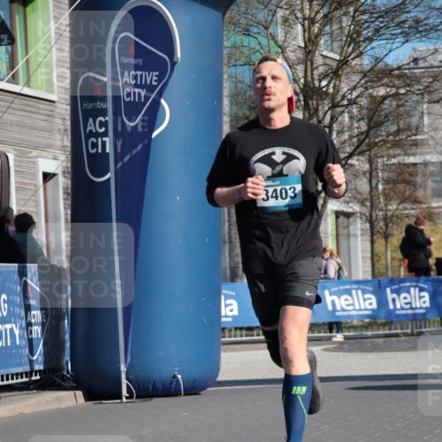 06.04.2025 - 44. Internationalen Wilhelmsburger Insellauf A. Gomolzig http://msf.ph/oto/7578285 06.04.2025 10:28:44 Ziel 3403, 3884, 5206 meine-sportfotos.de